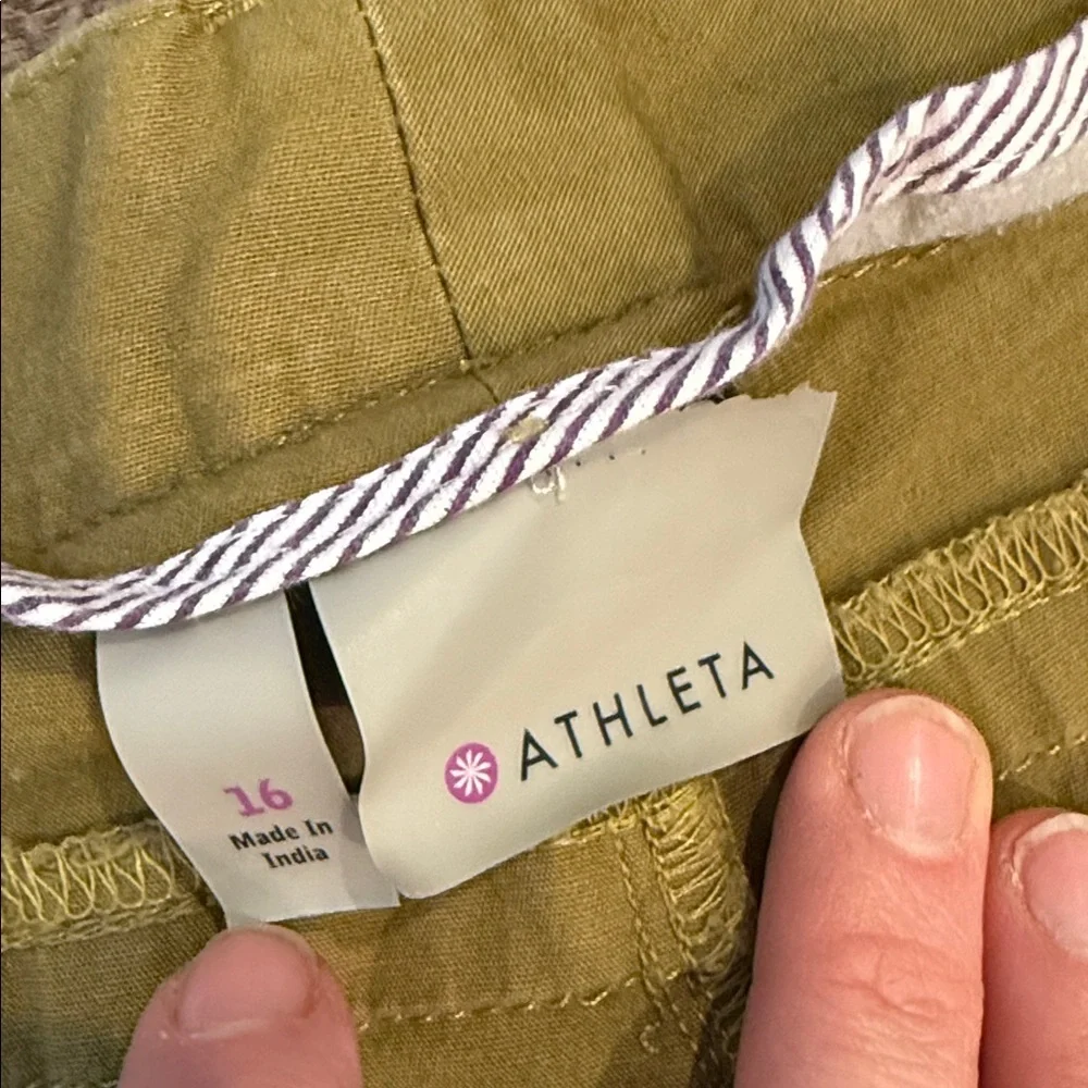 Athleta Hillcrest Green Moss Capri Size 16